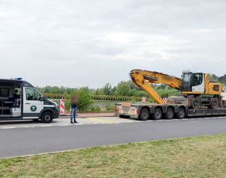 Zdjęcie aktualności Ponad 72 tony zamiast przepisowych 40 ważył pędzący po drodze ekspresowej S5 zespół pojazdów polskiego przewoźnika