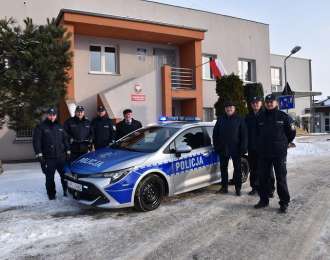 Zdjęcie aktualności Policjanci z Komisariatu Policji w Czerniejewie otrzymali nowy radiowóz