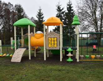 Zdjęcie aktualności Zespół Szkolno-Przedszkolny w Stróżewie w gminie Chodzież doczekał się placu zabaw