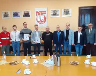 Zdjęcie aktualności  W Starostwie Powiatowym w Wągrowcu odznaczono i wyróżniono zasłużonych krwiodawców i dawców szpiku