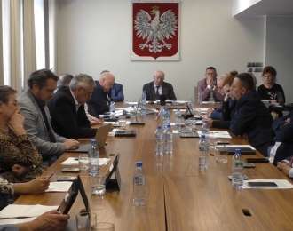 Zdjęcie aktualności Radni Rady Miejskiej w Budzyniu udzielili burmistrzowi wotum zaufania i absolutorium