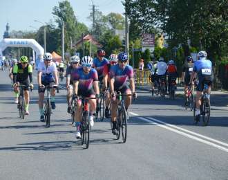 Zdjęcie aktualności Ponad 400 zawodniczek i zawodników stanęło na starcie szóstej edycji  ogólnopolskiego wyścigu kolarskiego Enea Pałuki Tour